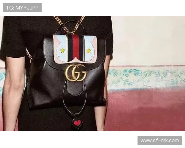 足球球星同款双肩包推荐 时尚与实用并存的潮流背包选择