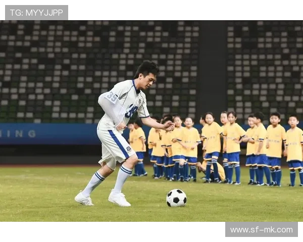 足球球星引领潮流风尚 从赛场到时尚圈的跨界之旅